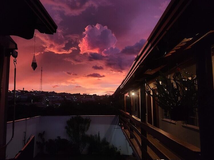 Hôtel (catégorie 1/2 *) Pousada Luz De Candeia