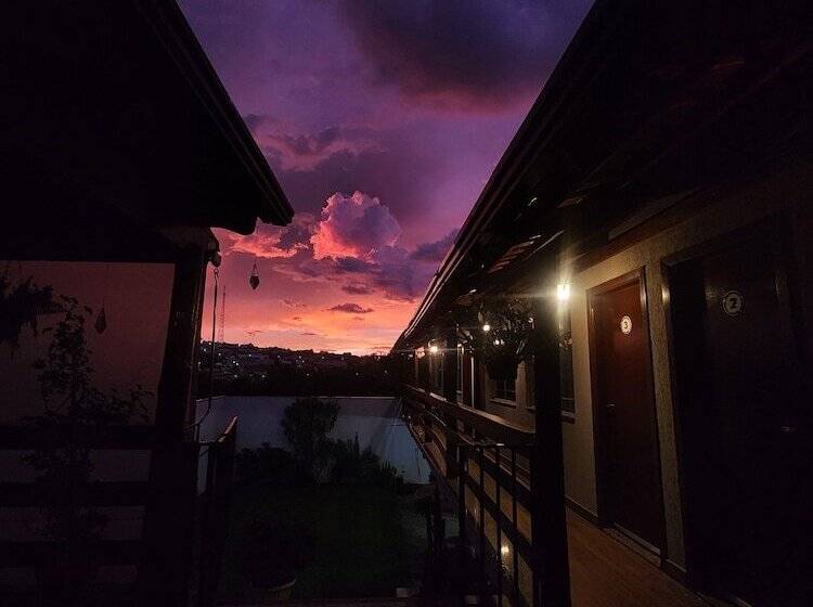 Hôtel (catégorie 1/2 *) Pousada Luz De Candeia