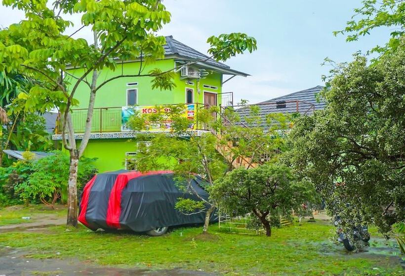 호텔 Kost Qiu Qiu 99 By Oyo