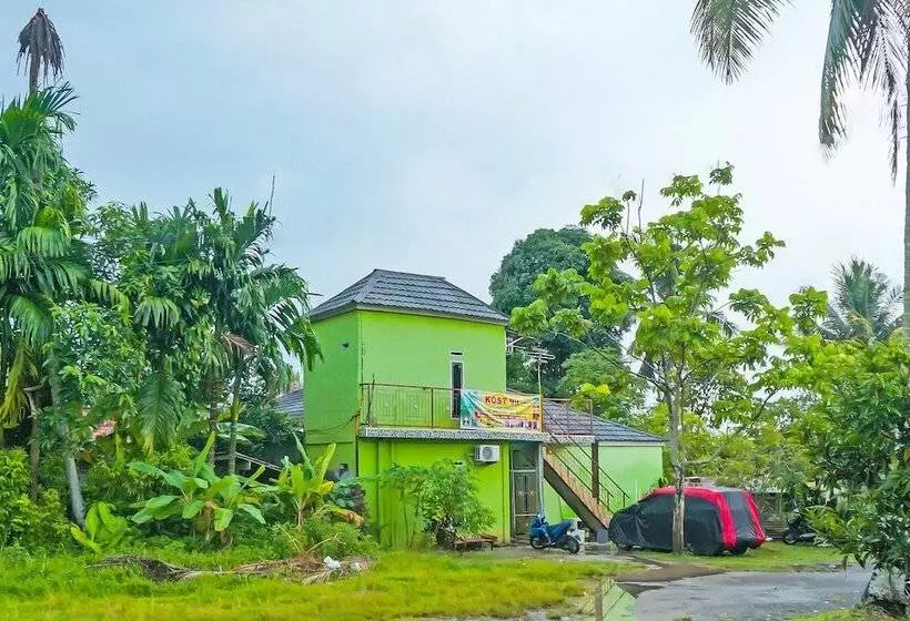 ホテル Kost Qiu Qiu 99 By Oyo