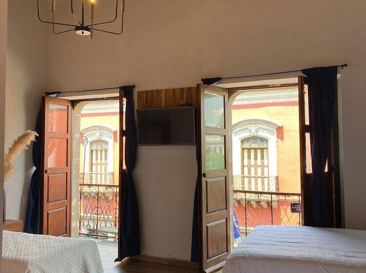 هتل Placio De Las Rosas