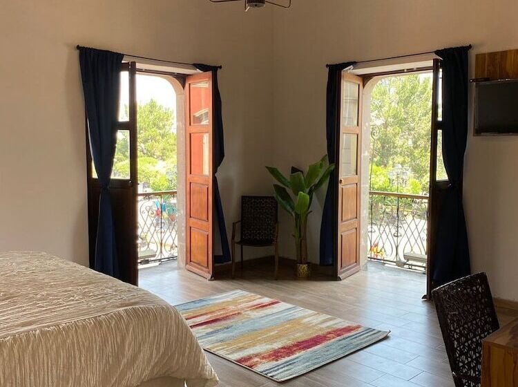 هتل Placio De Las Rosas