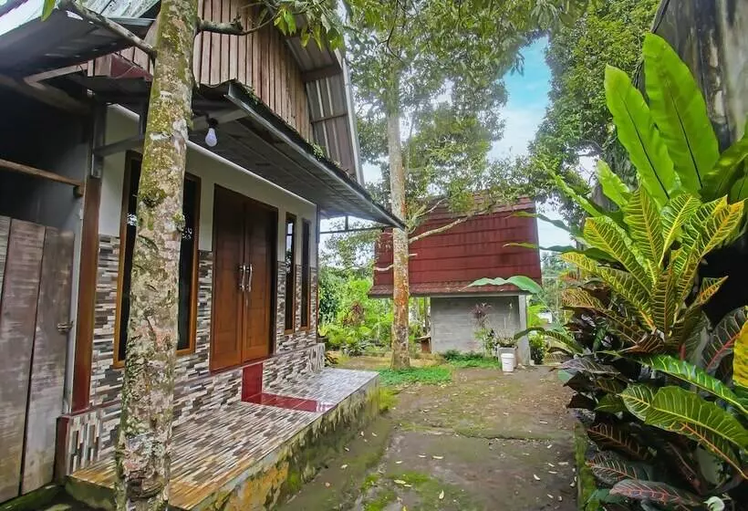 ホテル Spot On 92462 Awenk Homestay Near Sd Gunung Wakul