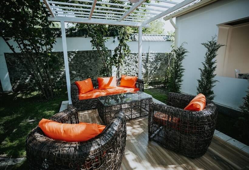 Lakeside Hotel & Spa