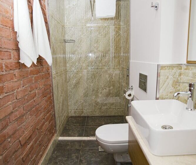 Lakeside Hotel & Spa