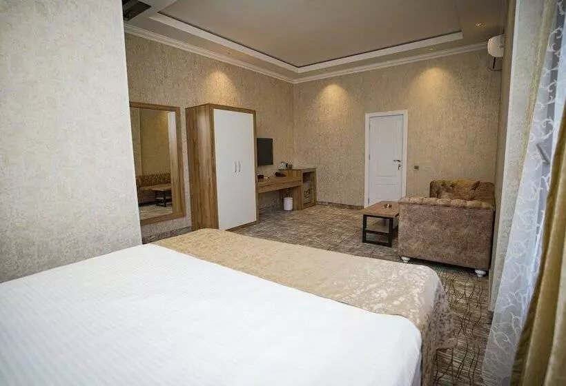 Lakeside Hotel & Spa