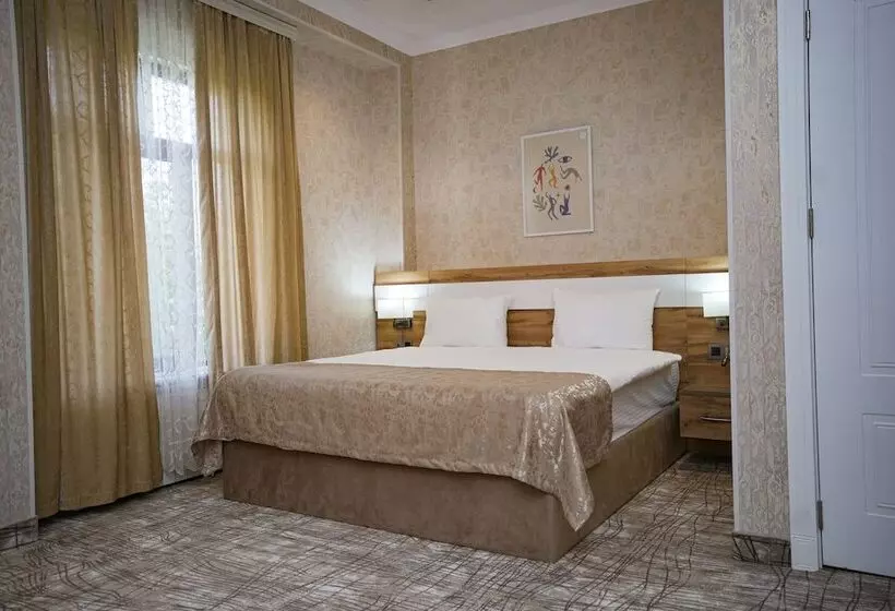 Lakeside Hotel & Spa