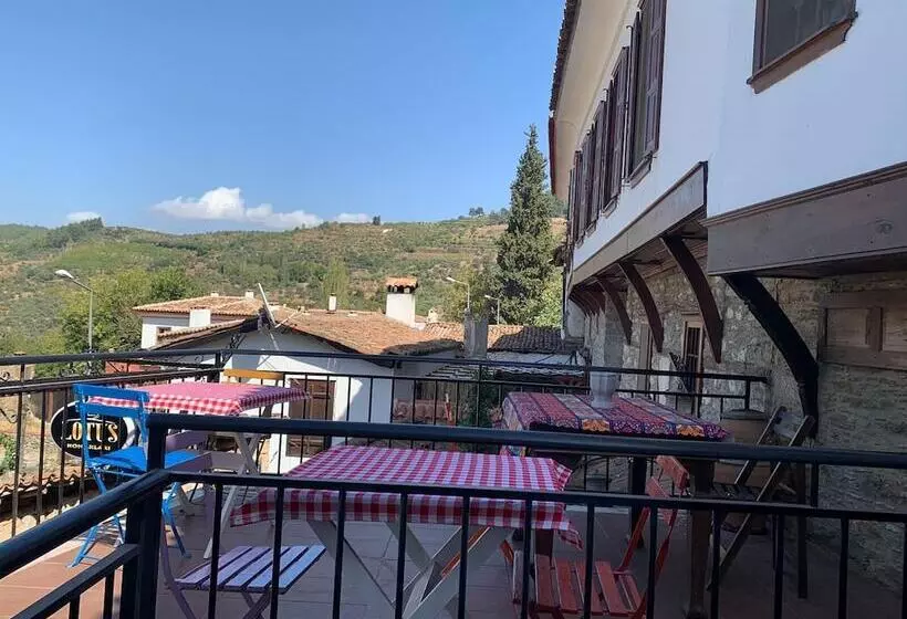 Majatalo şirince Lotus Konakları