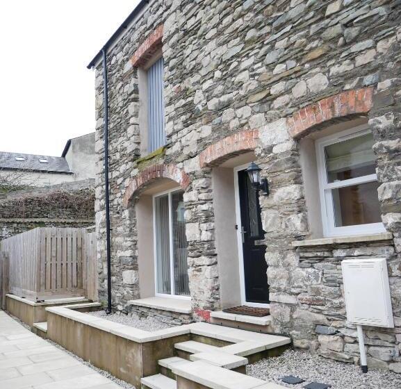 The Lakes Getaway And Hot Tub