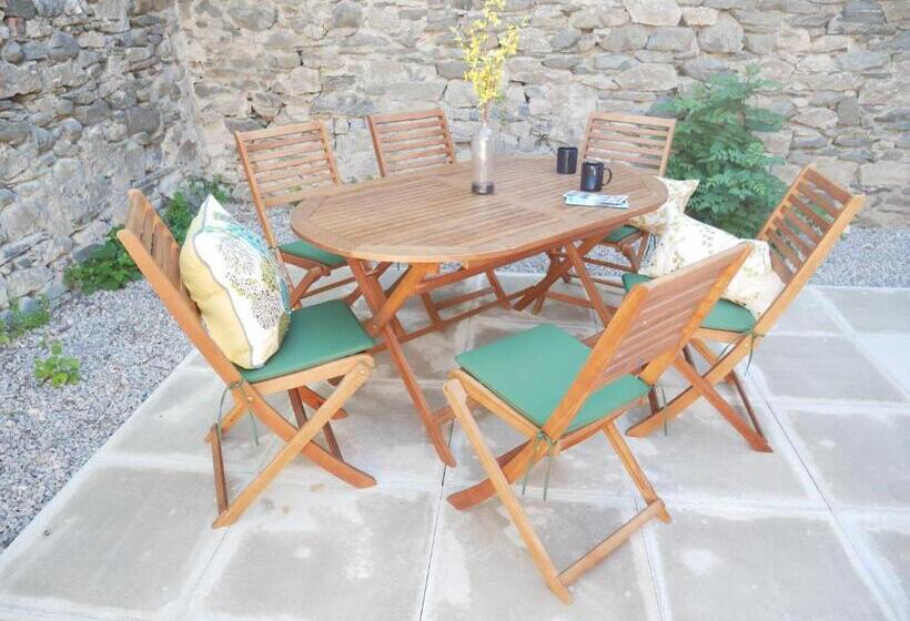 The Lakes Getaway And Hot Tub