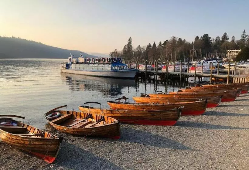 The Lakes Getaway And Hot Tub