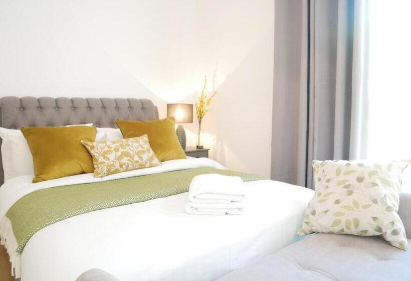 The Lakes Getaway And Hot Tub