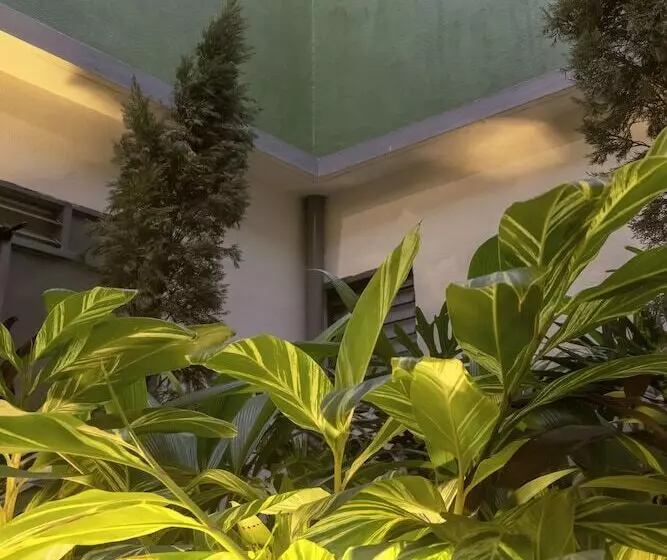 Ventiuna Hotel & Hostel