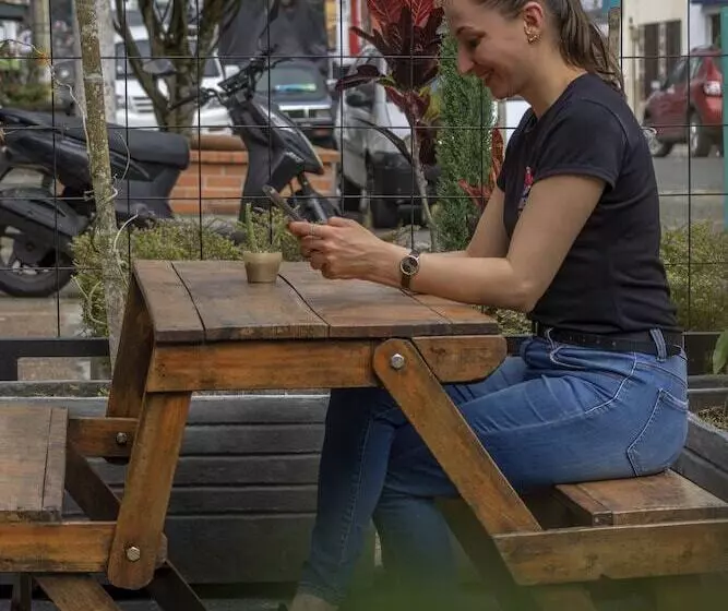 Ventiuna Hotel & Hostel