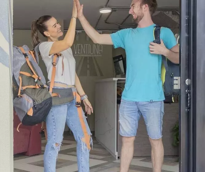 Ventiuna Hotel & Hostel