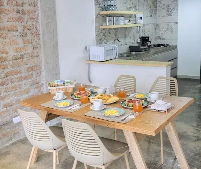 Ventiuna Hotel & Hostel