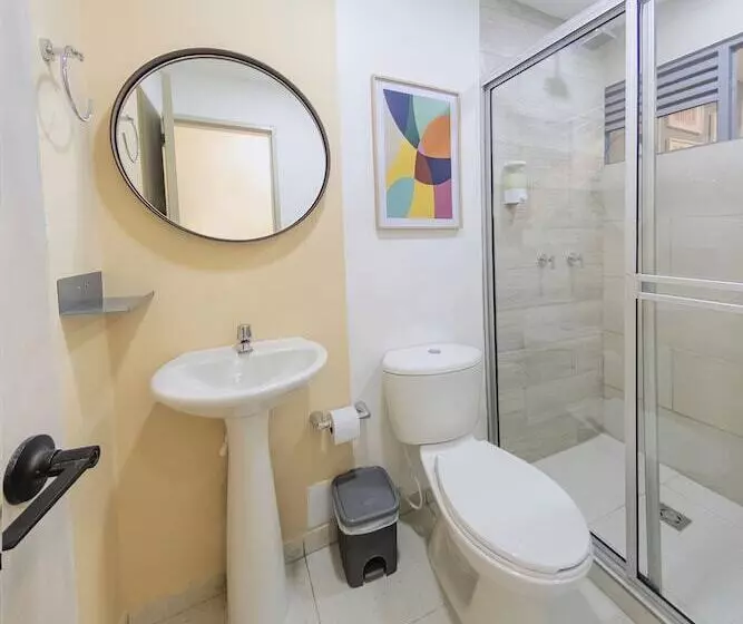 Ventiuna Hotel & Hostel