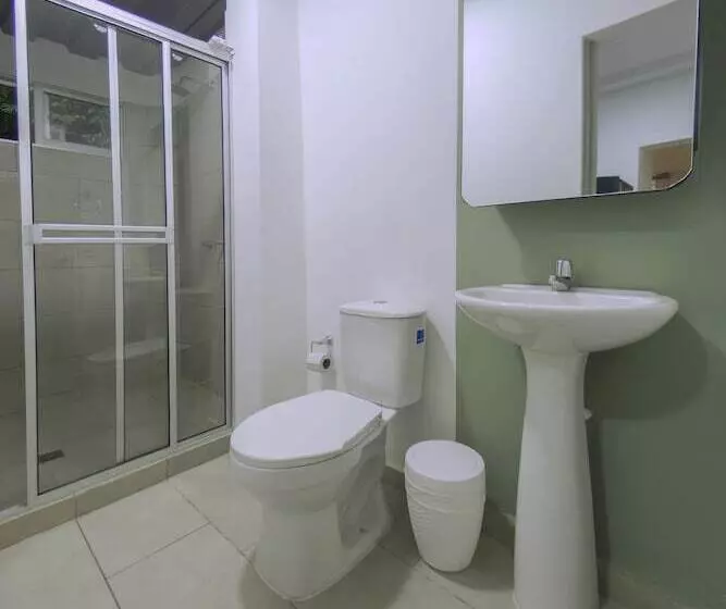 Ventiuna Hotel & Hostel