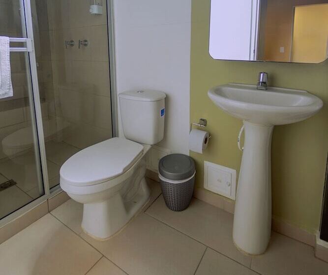 Ventiuna Hotel & Hostel