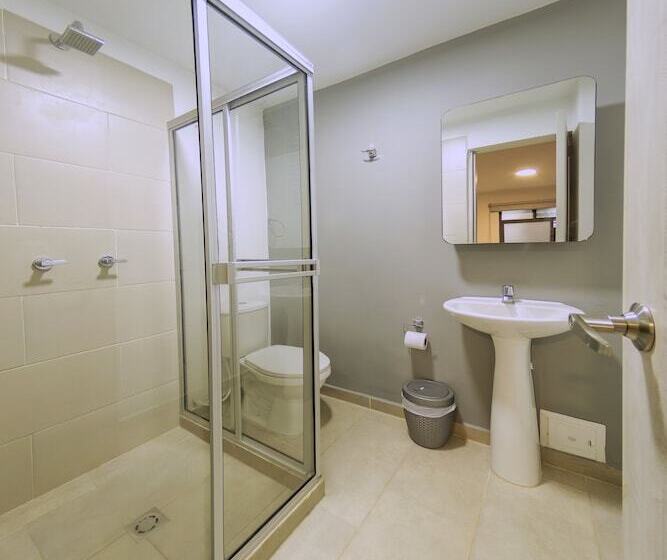 Ventiuna Hotel & Hostel