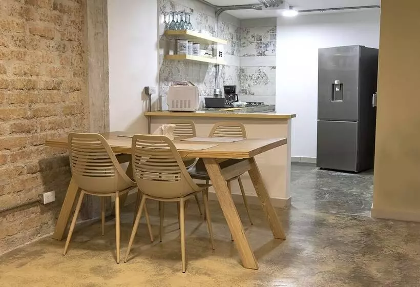 Ventiuna Hotel & Hostel