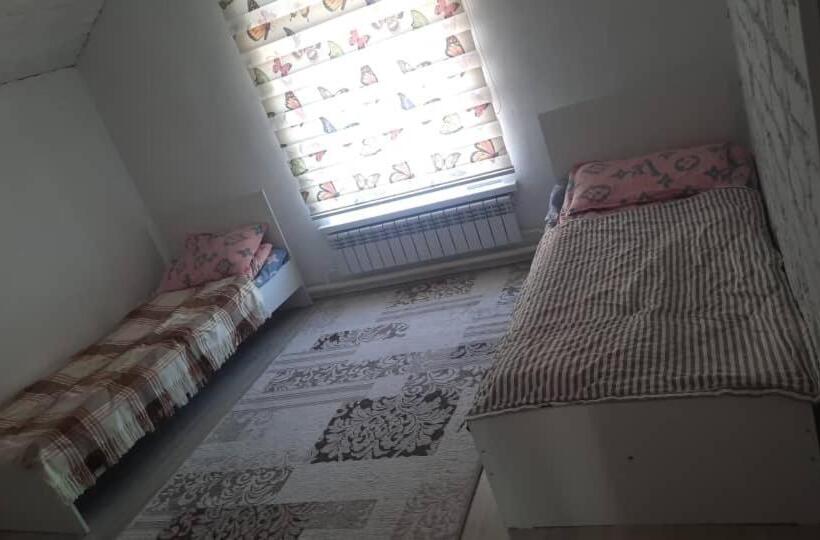 تختخواب و صبحانه гостивой дом у нургыз
