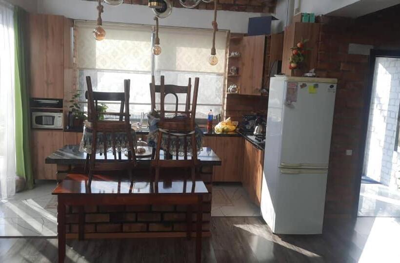 تختخواب و صبحانه гостивой дом у нургыз