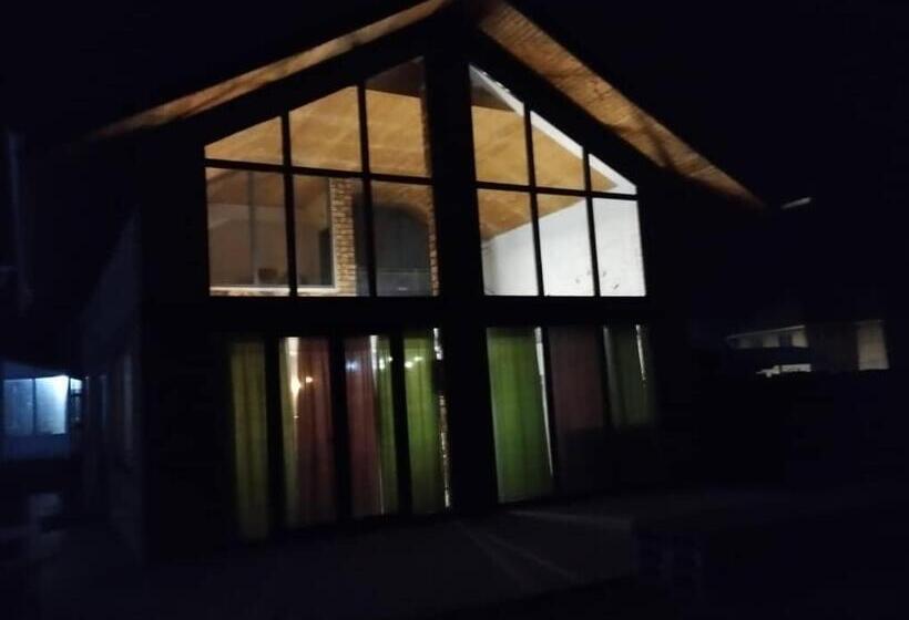 تختخواب و صبحانه гостивой дом у нургыз