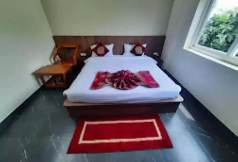 Hotelli Apoorva Royale Salepali