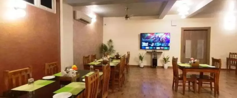 Hotelli Apoorva Royale Salepali