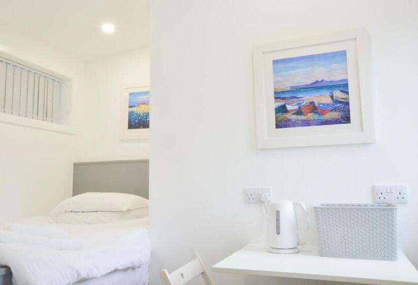 Capsule Hotel Viewpoint East