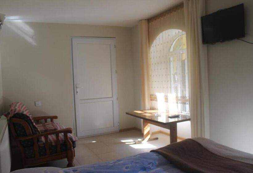 هتل Restaurant Kakhaberi