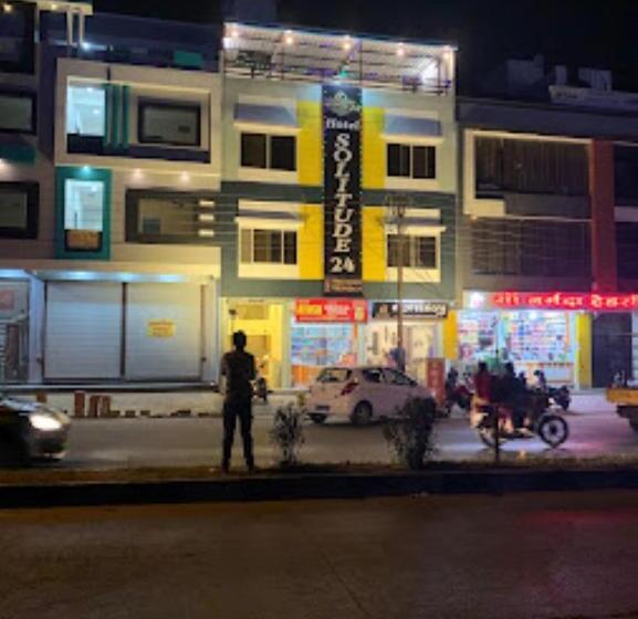 هتل Solitude 24,indore