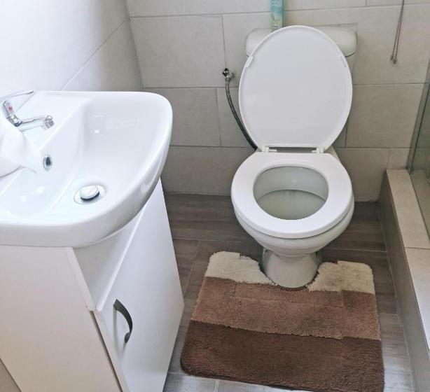 پانسیون Bakoena S Full House