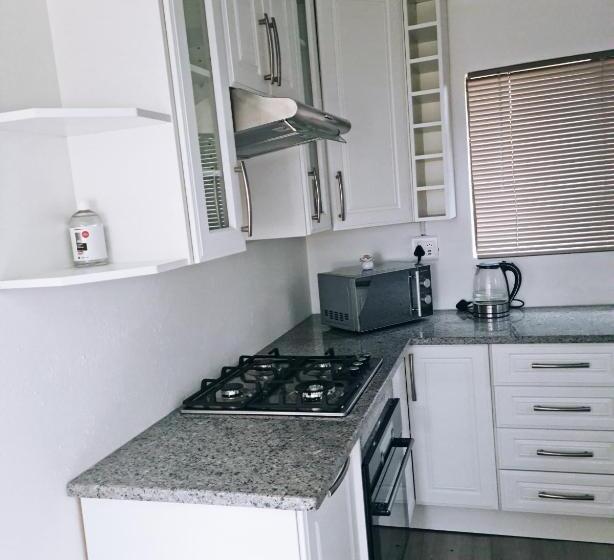 پانسیون Bakoena S Full House