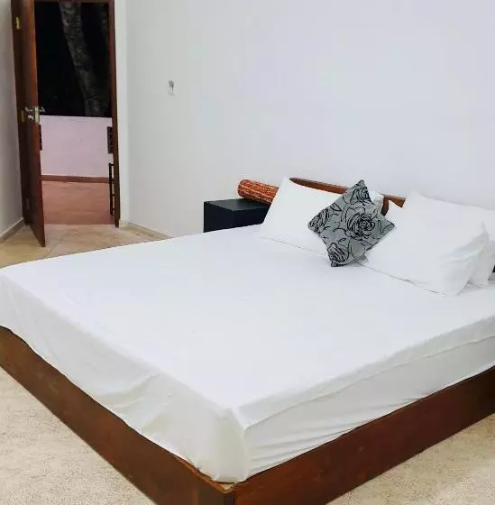 Majatalo Canmin Guest House