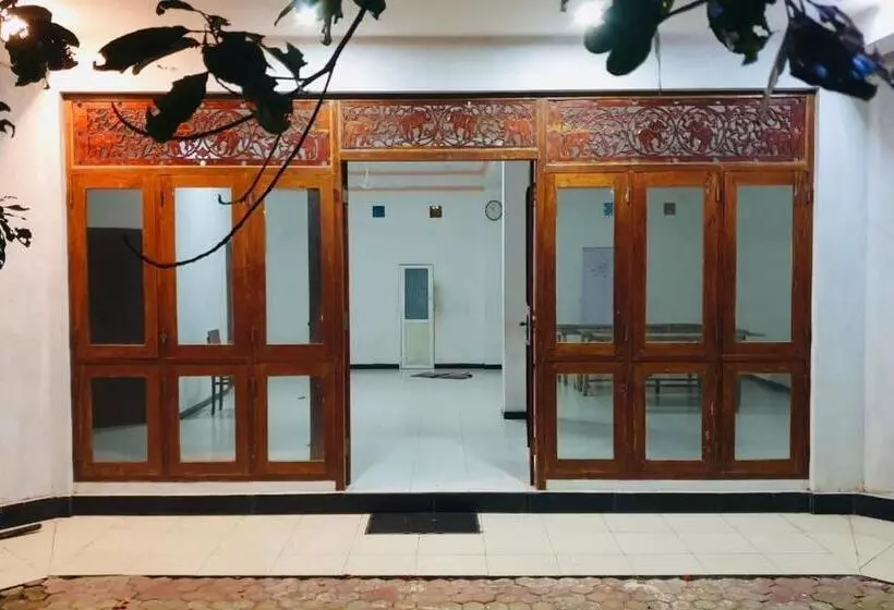 Majatalo Canmin Guest House
