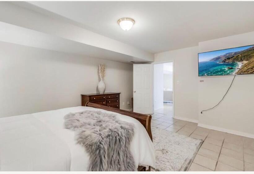 ペンション Charming Basement Hideaway