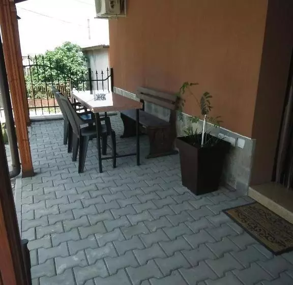 Majatalo Guest House Nani