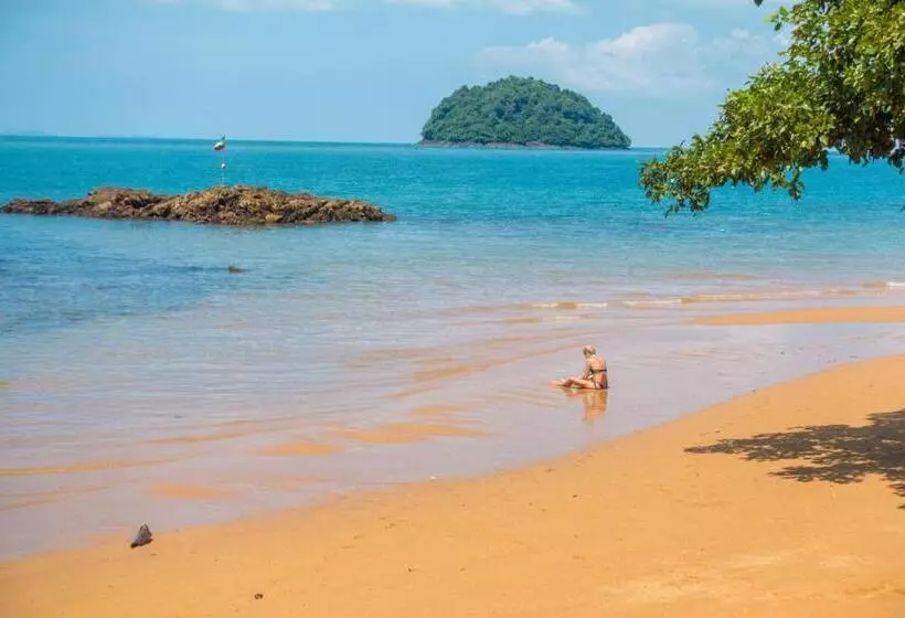 Majatalo Hornbill Bungalow Koh Chang Ranong