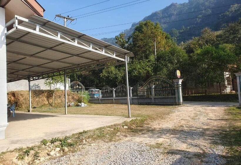 ペンション Khounxok Guesthouse