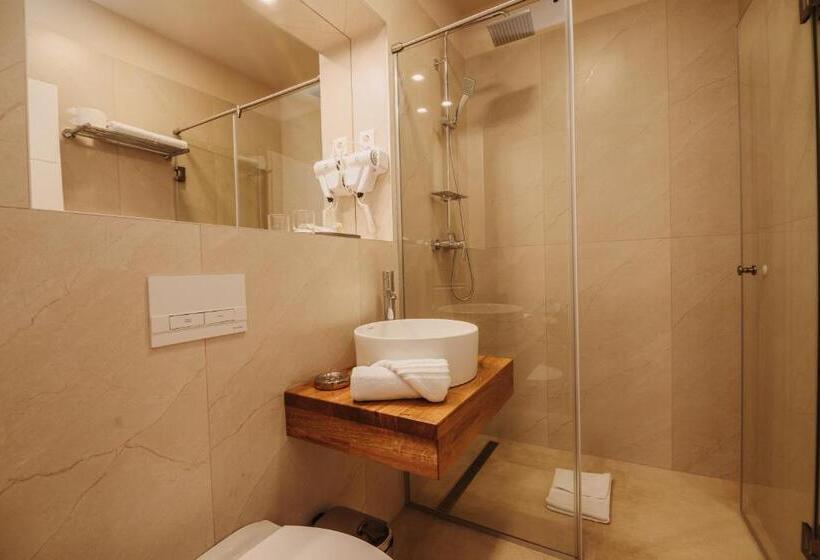 تختخواب و صبحانه Pensiunea Gambrinus