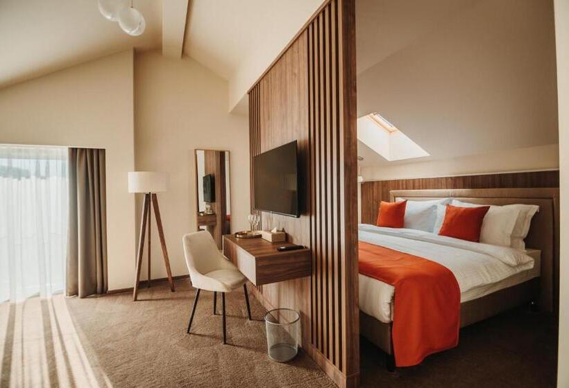 تختخواب و صبحانه Pensiunea Gambrinus