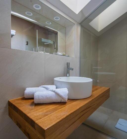 تختخواب و صبحانه Pensiunea Gambrinus