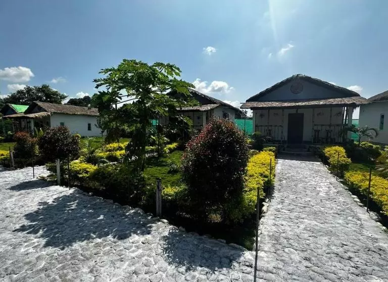 Hotelli Falcon Jungle Resort