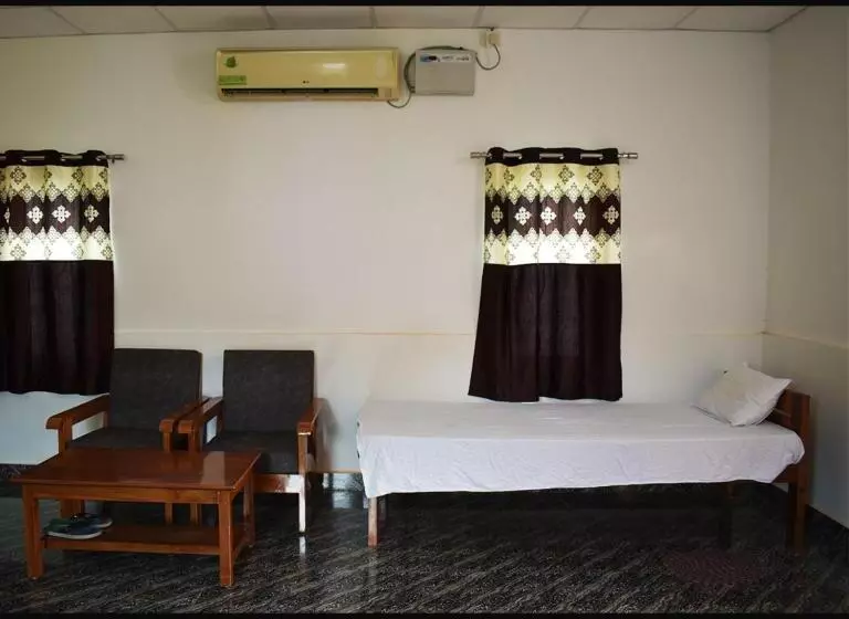 Hotelli Falcon Jungle Resort