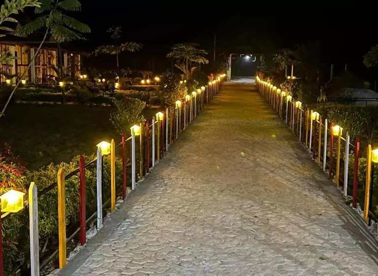 Hotelli Falcon Jungle Resort