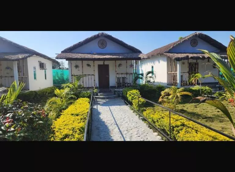 Hotelli Falcon Jungle Resort