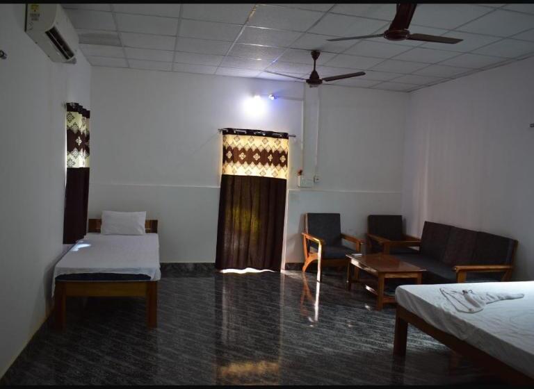 فندق Falcon Jungle Resort