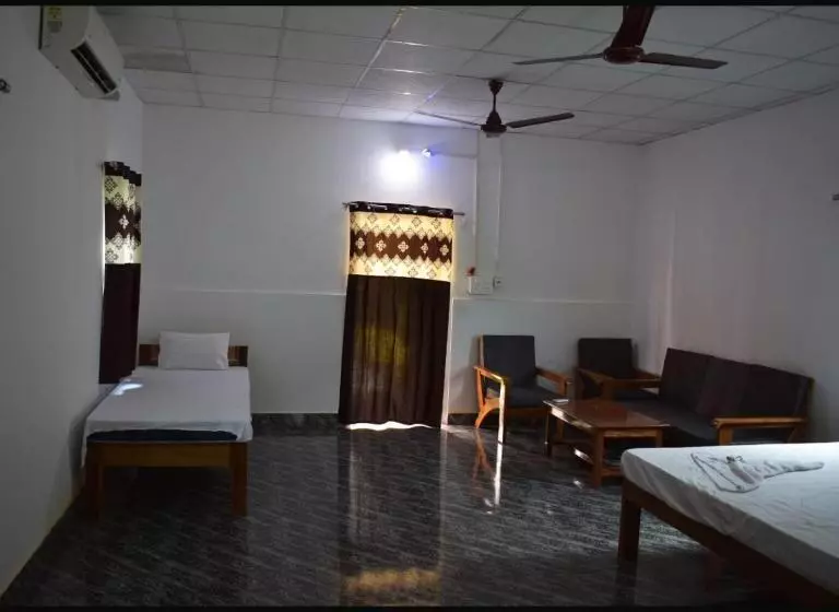 Hotelli Falcon Jungle Resort